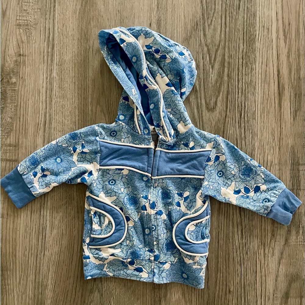 Kate Quinn Blue and White Tie-Dye Hoodie Sweatshirt